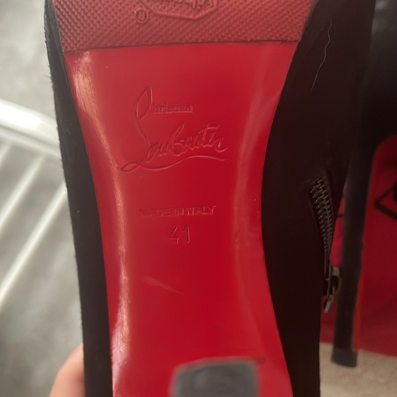 Christian Louboutin - Picture 3 of 4